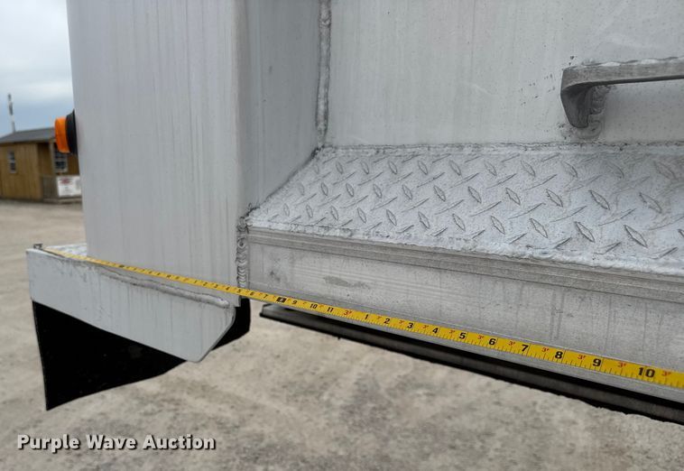 image for item DU3538 1998 East end dump trailer