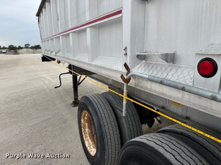 image for item DU3538 1998 East end dump trailer