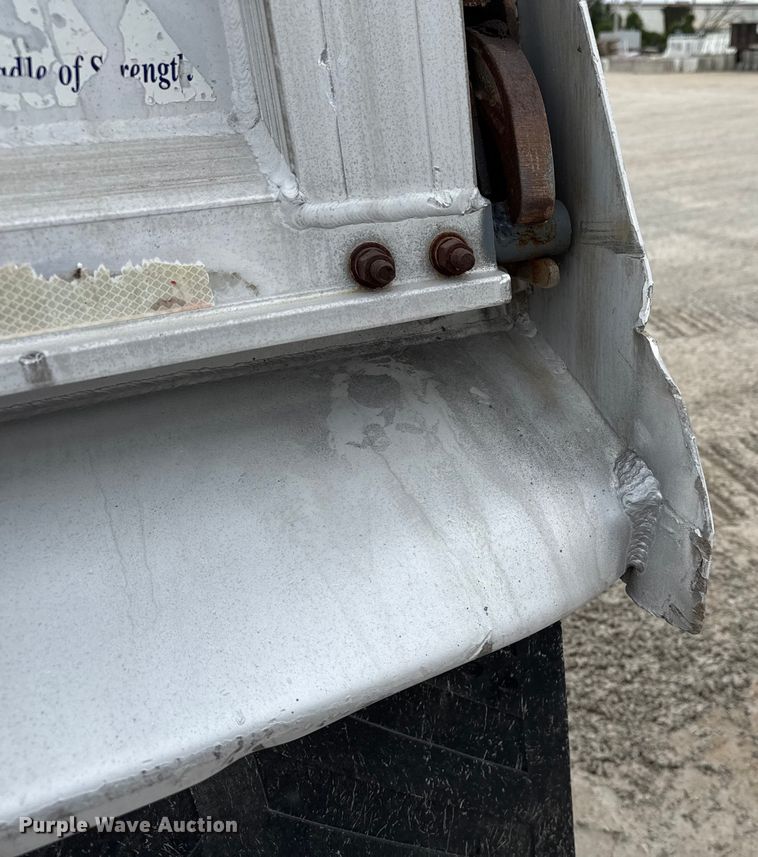 image for item DU3538 1998 East end dump trailer