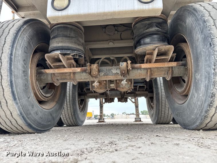 image for item DU3538 1998 East end dump trailer