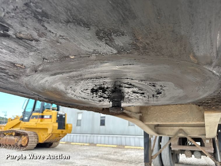 image for item DU3538 1998 East end dump trailer