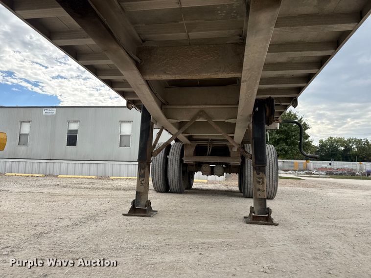 image for item DU3538 1998 East end dump trailer
