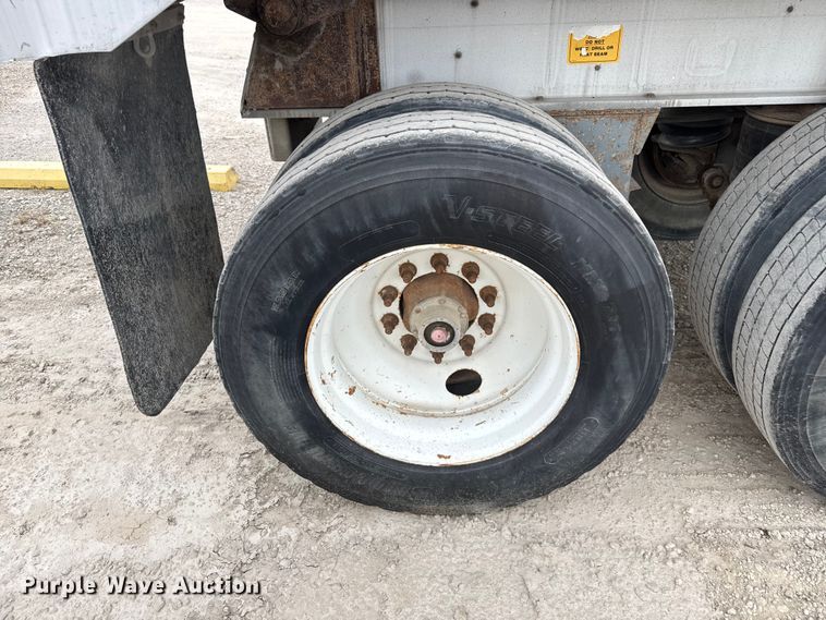 image for item DU3538 1998 East end dump trailer