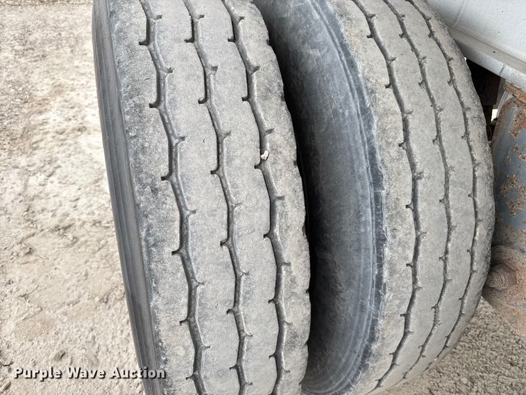 image for item DU3538 1998 East end dump trailer