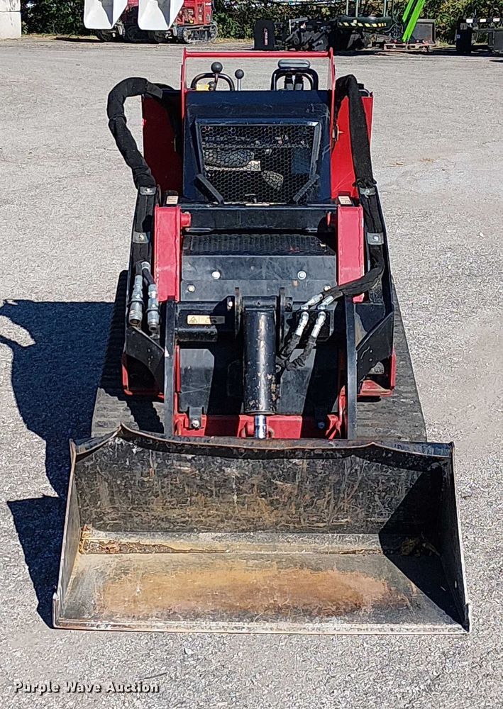 MINI CARGADOR SOBRE ORUGAS COMPACTO TORO DINGOTX1000VERTICALLIFT