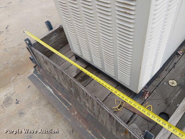 image for item DU3587 2010 Generac QT03016ANSX generator