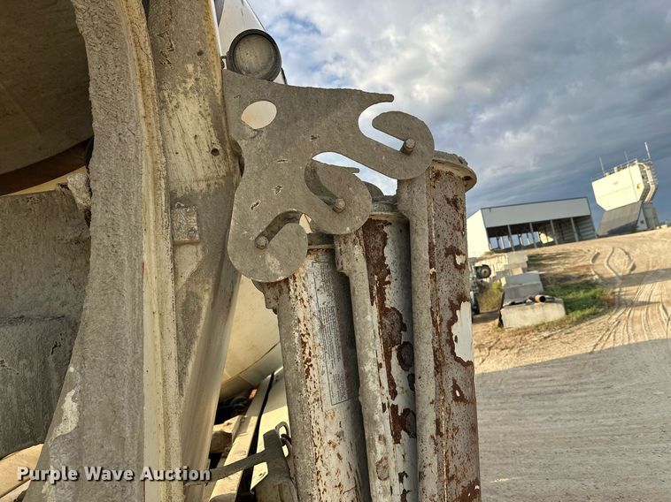 image for item DW4258 2005 Kenworth W900 ready mix truck