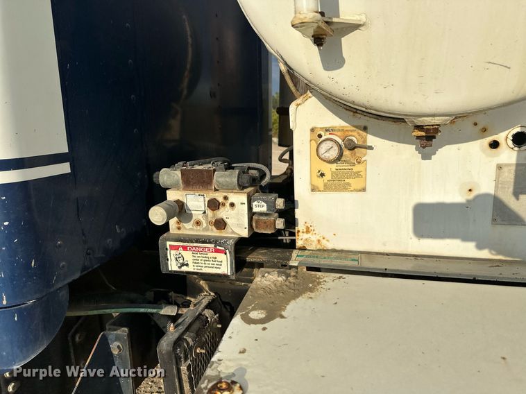 image for item DW4258 2005 Kenworth W900 ready mix truck