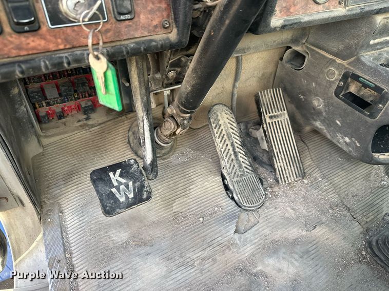 image for item DW4258 2005 Kenworth W900 ready mix truck