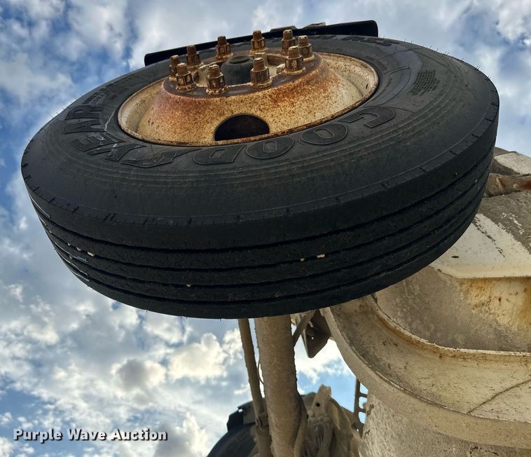 image for item DW4258 2005 Kenworth W900 ready mix truck