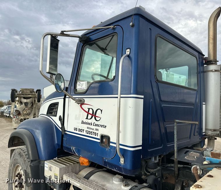 image for item DW4259 2005 Mack CV513 ready mix truck