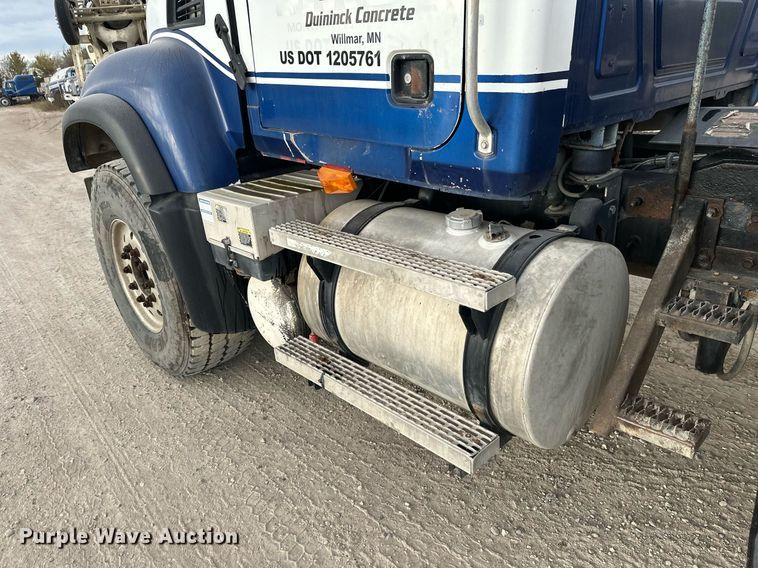 image for item DW4259 2005 Mack CV513 ready mix truck