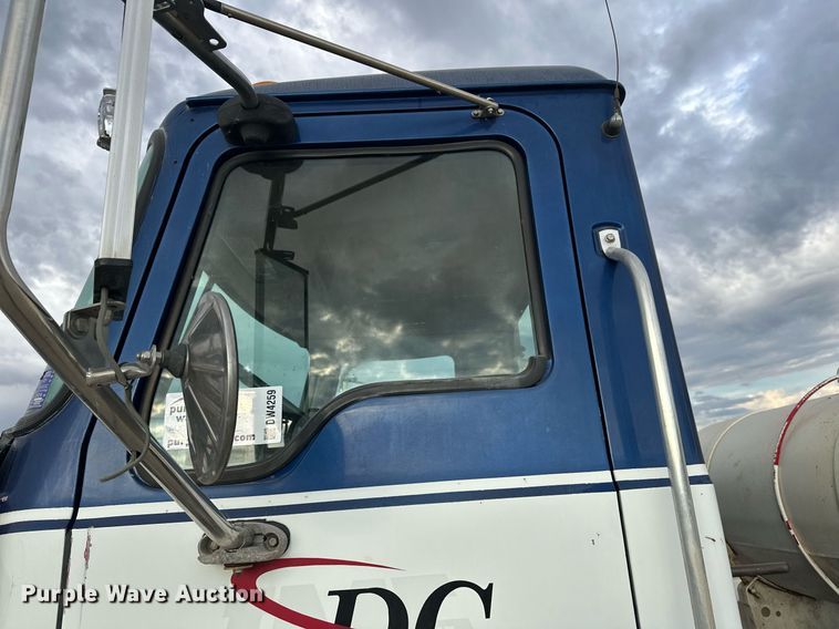 image for item DW4259 2005 Mack CV513 ready mix truck