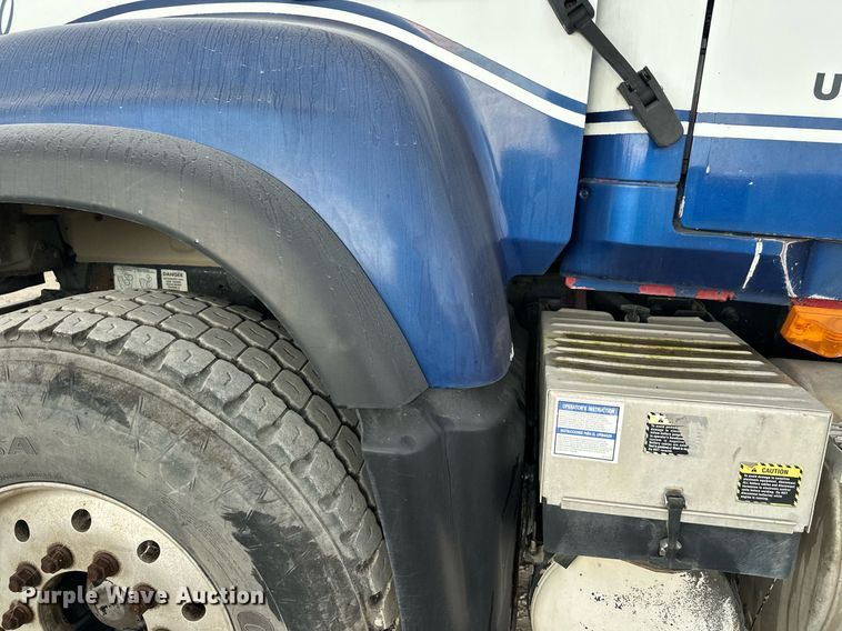 image for item DW4259 2005 Mack CV513 ready mix truck