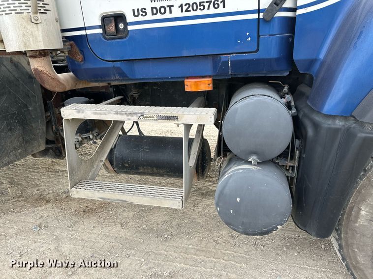 image for item DW4259 2005 Mack CV513 ready mix truck