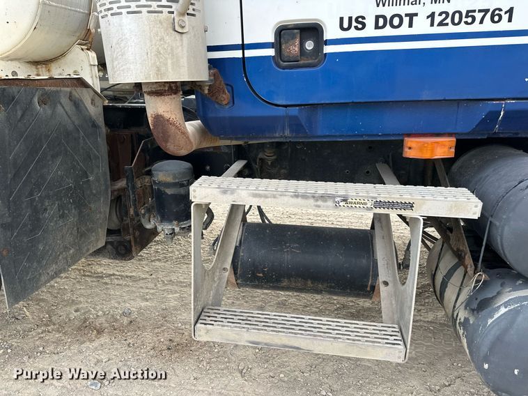 image for item DW4259 2005 Mack CV513 ready mix truck