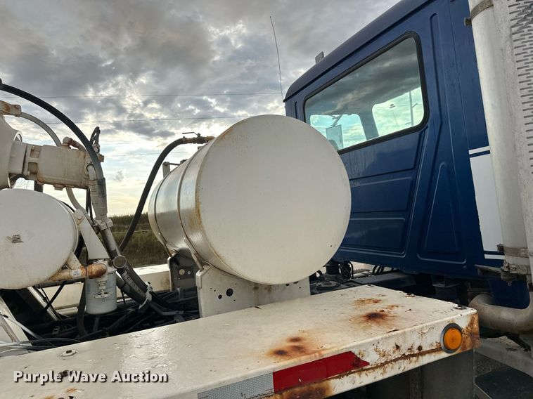 image for item DW4259 2005 Mack CV513 ready mix truck