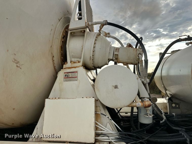 image for item DW4259 2005 Mack CV513 ready mix truck