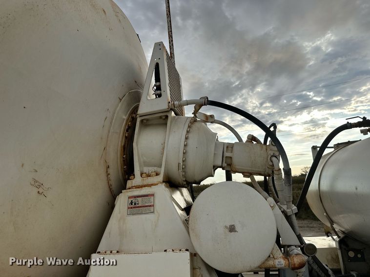 image for item DW4259 2005 Mack CV513 ready mix truck