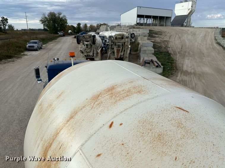 image for item DW4259 2005 Mack CV513 ready mix truck