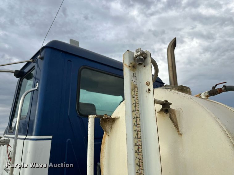 image for item DW4259 2005 Mack CV513 ready mix truck