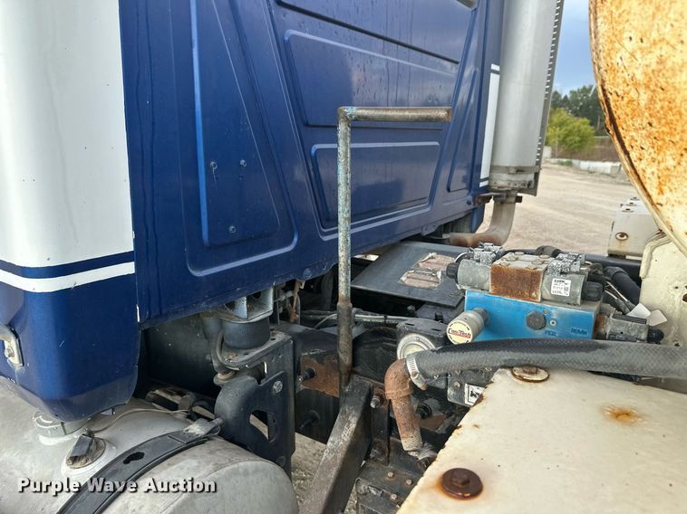 image for item DW4259 2005 Mack CV513 ready mix truck