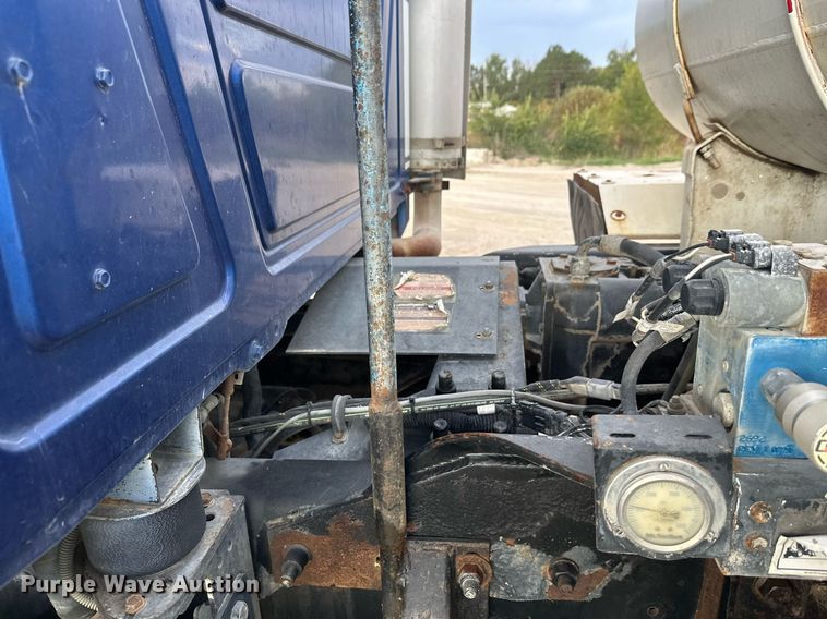 image for item DW4259 2005 Mack CV513 ready mix truck