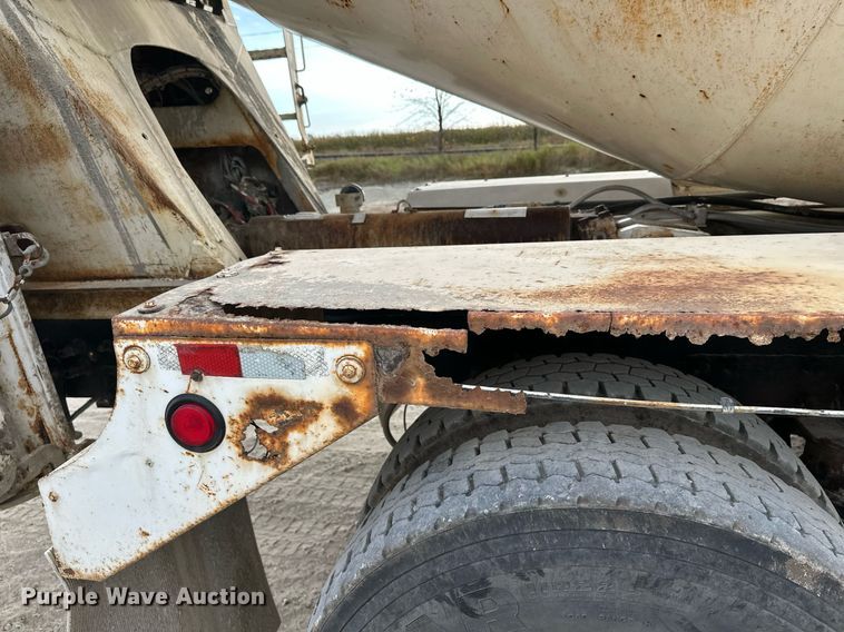 image for item DW4259 2005 Mack CV513 ready mix truck