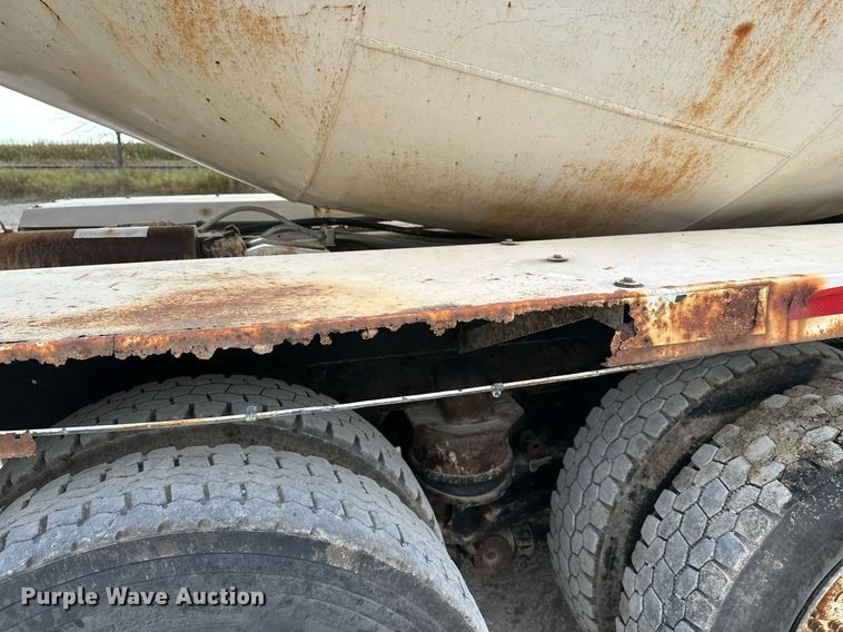 image for item DW4259 2005 Mack CV513 ready mix truck