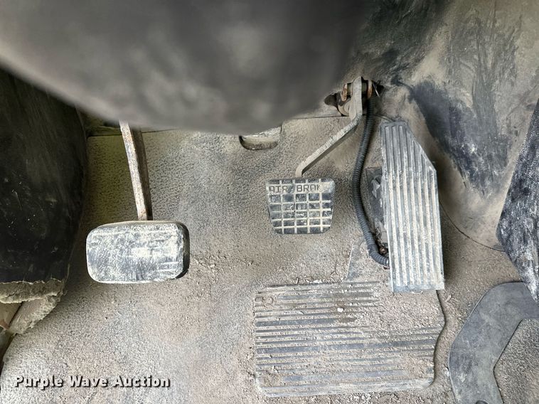 image for item DW4259 2005 Mack CV513 ready mix truck