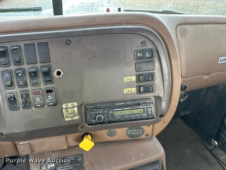 image for item DW4259 2005 Mack CV513 ready mix truck