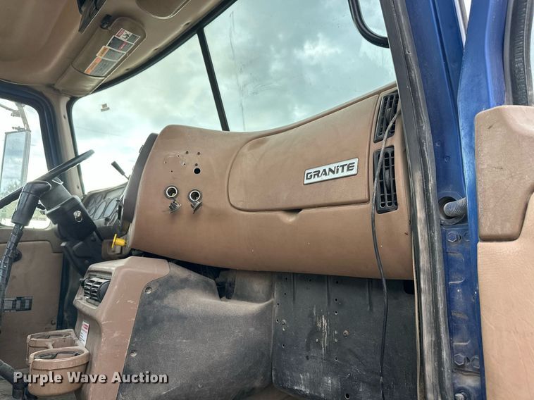 image for item DW4259 2005 Mack CV513 ready mix truck