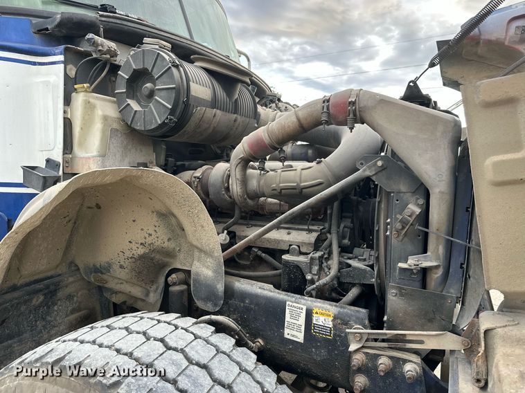 image for item DW4259 2005 Mack CV513 ready mix truck