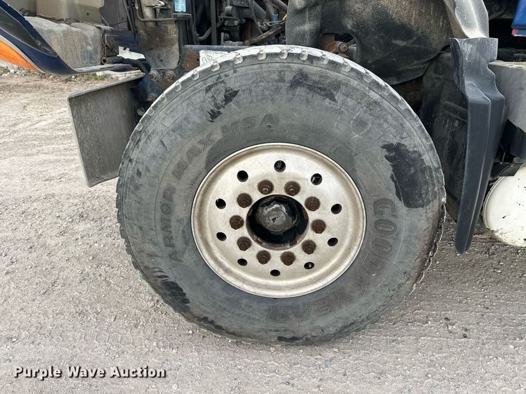 image for item DW4259 2005 Mack CV513 ready mix truck