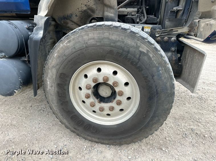 image for item DW4259 2005 Mack CV513 ready mix truck