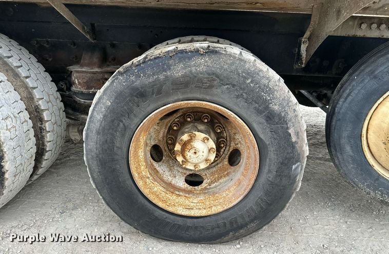 image for item DW4259 2005 Mack CV513 ready mix truck