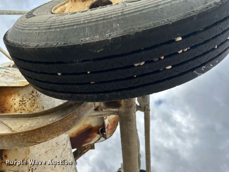 image for item DW4259 2005 Mack CV513 ready mix truck