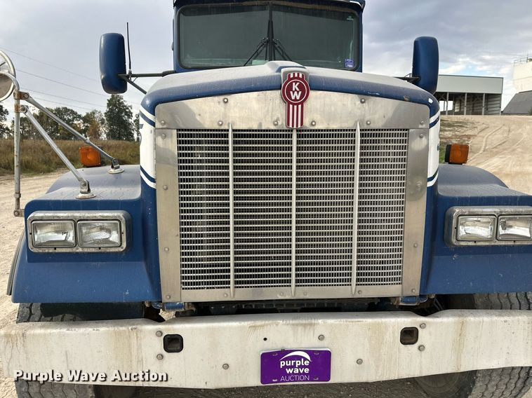 image for item DW4260 2005 Kenworth W900 ready mix truck