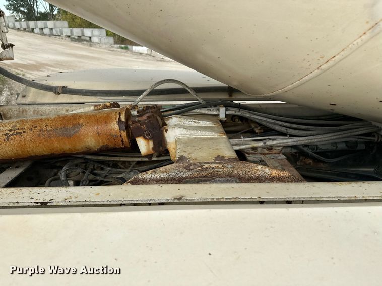 image for item DW4260 2005 Kenworth W900 ready mix truck