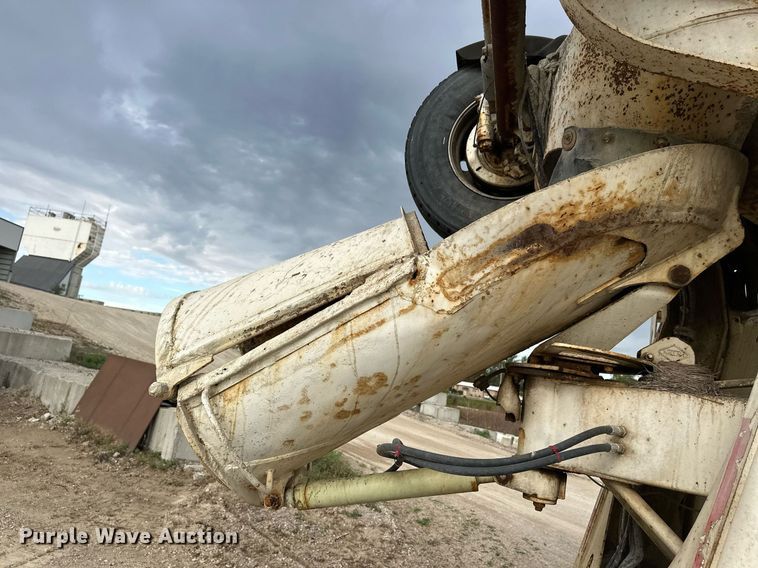 image for item DW4260 2005 Kenworth W900 ready mix truck