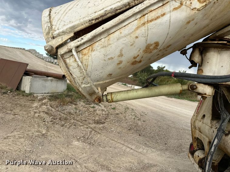 image for item DW4260 2005 Kenworth W900 ready mix truck