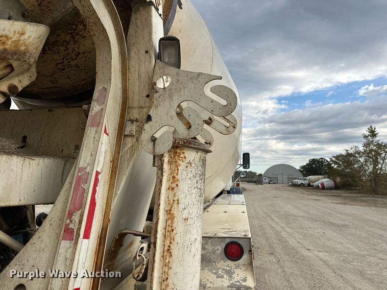 image for item DW4260 2005 Kenworth W900 ready mix truck