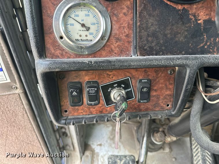 image for item DW4260 2005 Kenworth W900 ready mix truck