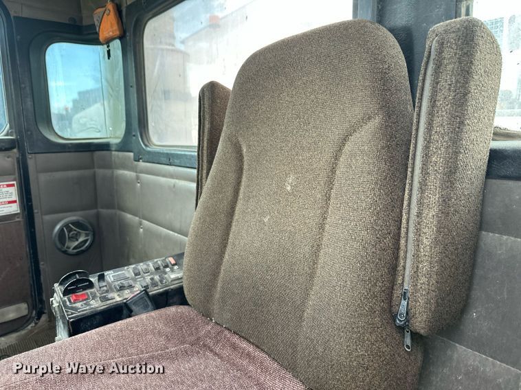 image for item DW4262 2005 Kenworth W900 ready mix truck