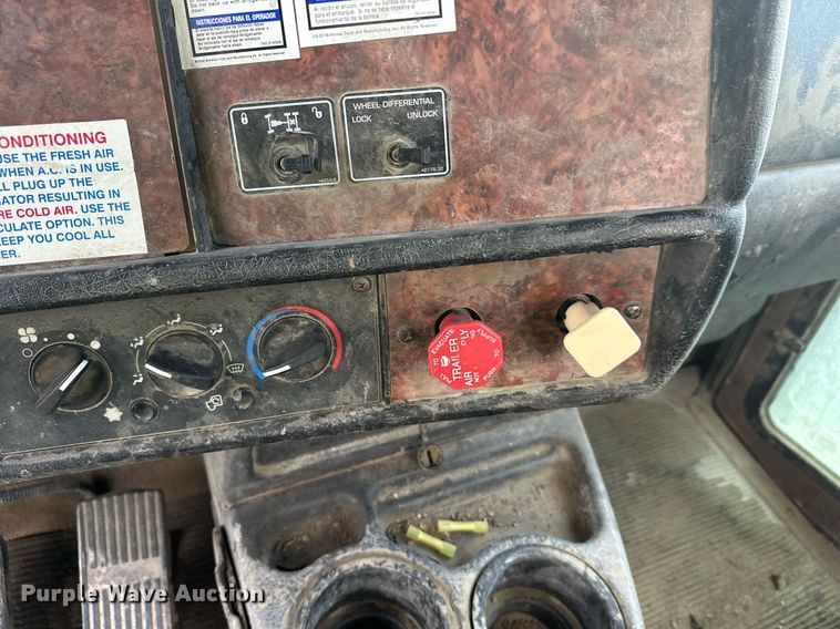 image for item DW4262 2005 Kenworth W900 ready mix truck