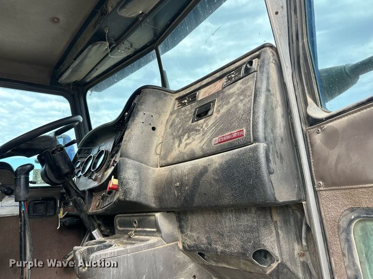 image for item DW4262 2005 Kenworth W900 ready mix truck