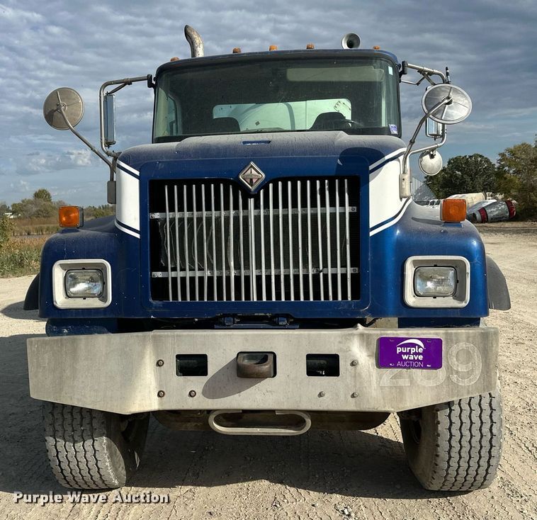 image for item DW4263 2005 International 5600I ready mix truck
