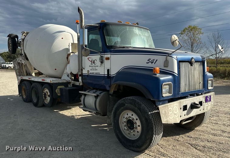image for item DW4263 2005 International 5600I ready mix truck