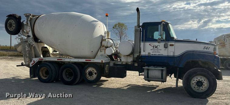 image for item DW4263 2005 International 5600I ready mix truck