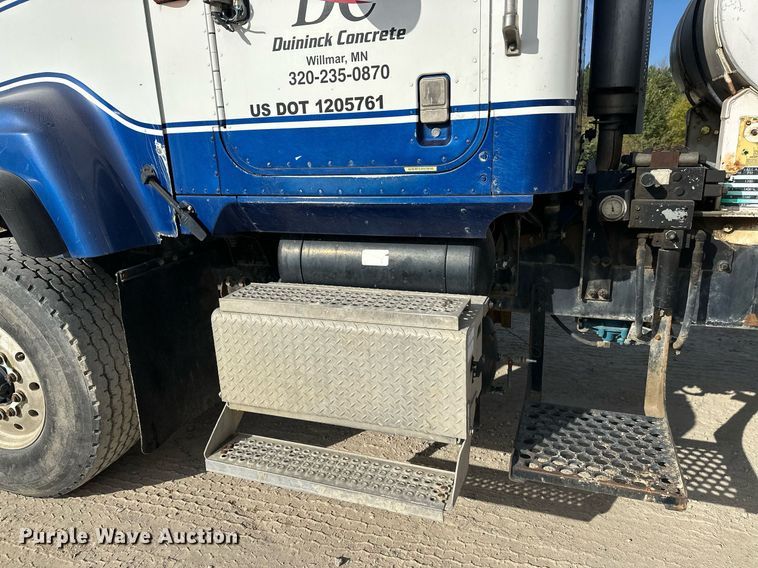 image for item DW4263 2005 International 5600I ready mix truck